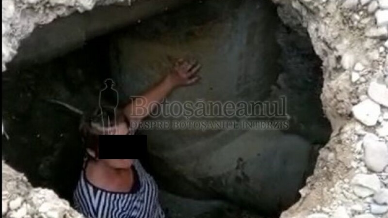 O femeie căzut într-o groapă de 3m în Botoșani