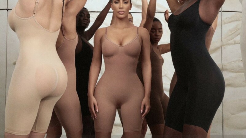 Noua linie de lenjerie intimă a lui Kim Kardashian, Kimono