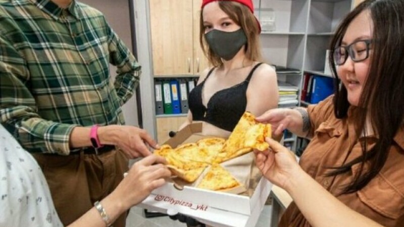 Orașul în care stripteuzele livrează pizza. GALERIE FOTO