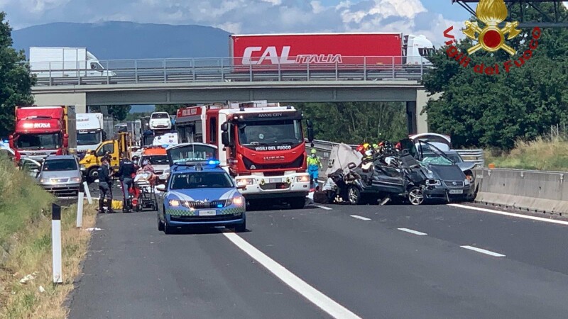 Patru români, între care 2 copii, au murit într-un accident cumplit pe o şosea din Italia