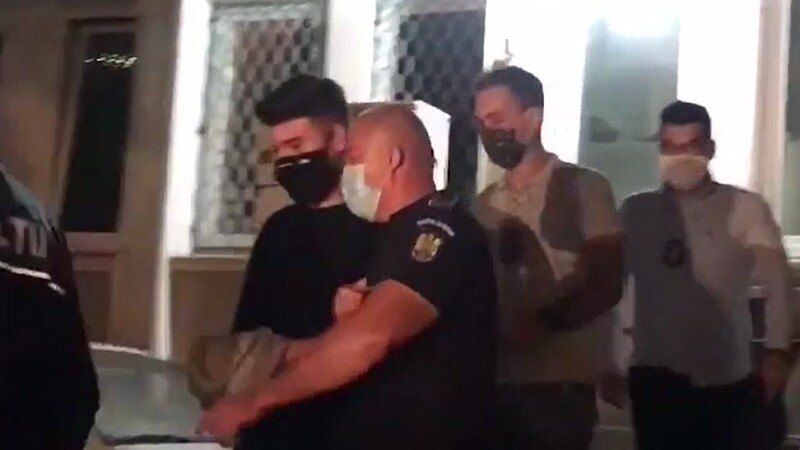Reacția vloggerului Alexandru Bălan “Colo”, scos cu cătușe din secția de poliție