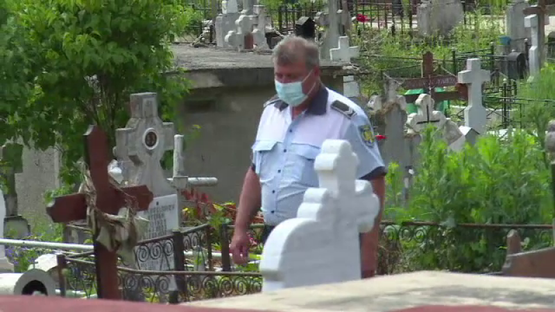 Polițist în cimitir