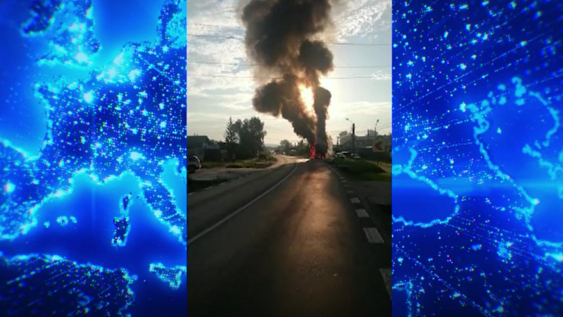 Un camion plin cu conserve a luat foc în Argeș, în apropierea unui depozit de combustibil