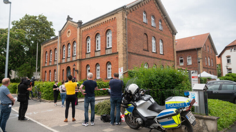 Femeie împușcată mortal în fața tribunalului din Celle, Germania. Atacatorul s-a sinucis