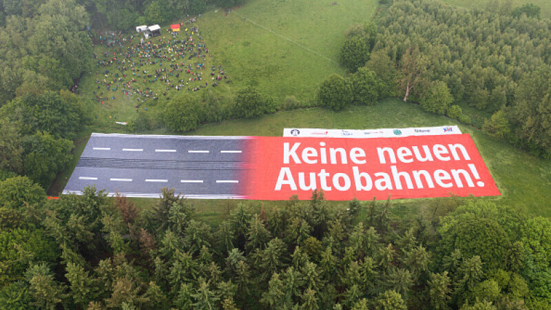 Mii de persoane au protestat în Germania față de construirea de noi autostrăzi