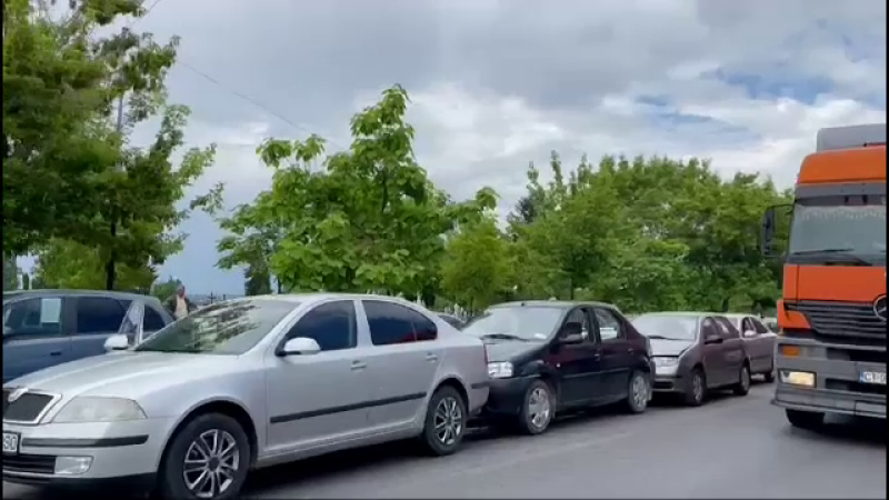 Accident în lanț pe un bulevard din Târgoviște. De vină, o șoferiță care nu a pus frână la timp