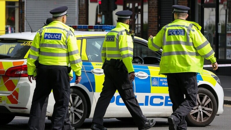 Un tânăr a fost împuşcat în cap, în plină zi, pe o stradă din Londra. ''A fost ca într-un film''