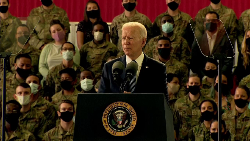 Joe Biden a ajuns în Marea Britanie și a vizitat o bază militară americană, înainte de summitul G7