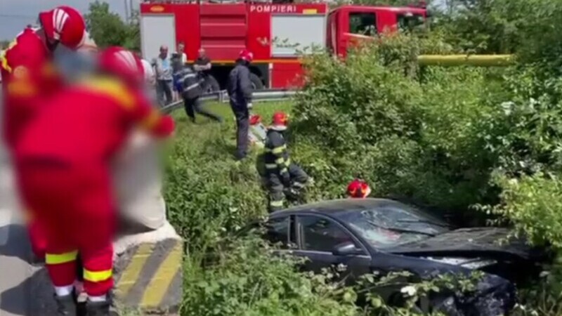 Cinci răniți după ce o șoferiță nu s-a asigurat la virajul la stânga, în Dâmbovița