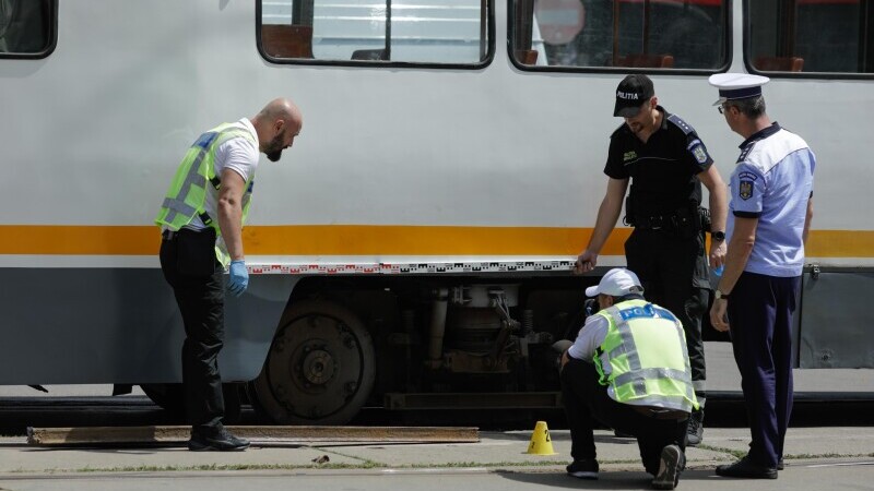 Incident grav în București. O șină s-a desprins, a trecut prin podeaua unui tramvai și a rănit un bărbat - 3