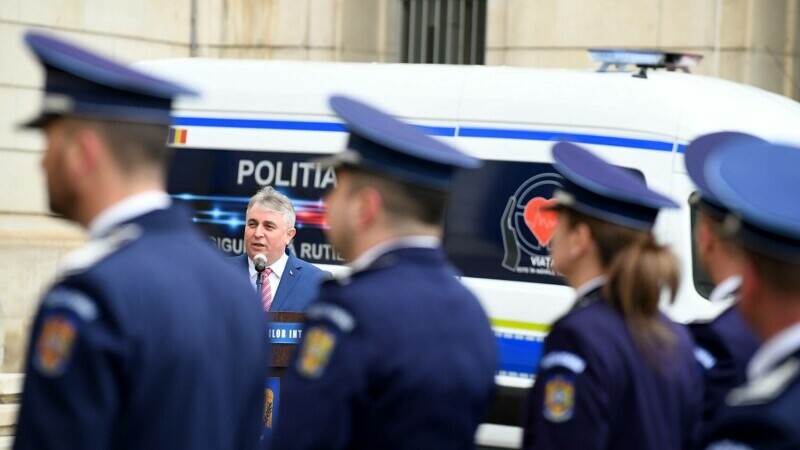 Europol: Un poliţist din stradă, care nu a fost acasă 7 din 8 weekend-uri, primeşte 2.809 lei. Câți bani încasează ministrul Bode