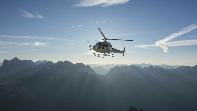Un elicopter cu şapte persoane la bord a dispărut în Italia. Salvamontiştii caută aparatul de zbor