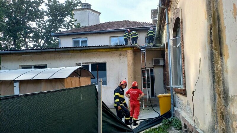 Incendiu la spitalul din Sighetu Marmației. Pompierii au intervenit cu mai multe echipaje