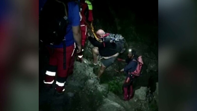 Operațiunea ”Misiune Imposibilă”, pentru salvamontiștii din Bușteni. Cum au coborât de pe munte un turist de 130 de kilograme