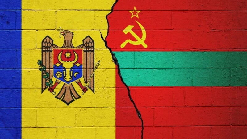 Steagul Republicii Moldova langa steagul Transnistriei