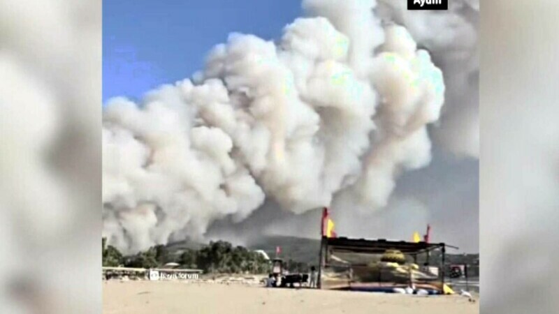 Români prinși într-un incendiu amplu de vegetație în Kusadasi, Turcia. „Toată lumea era panicată, toată lumea țipa”