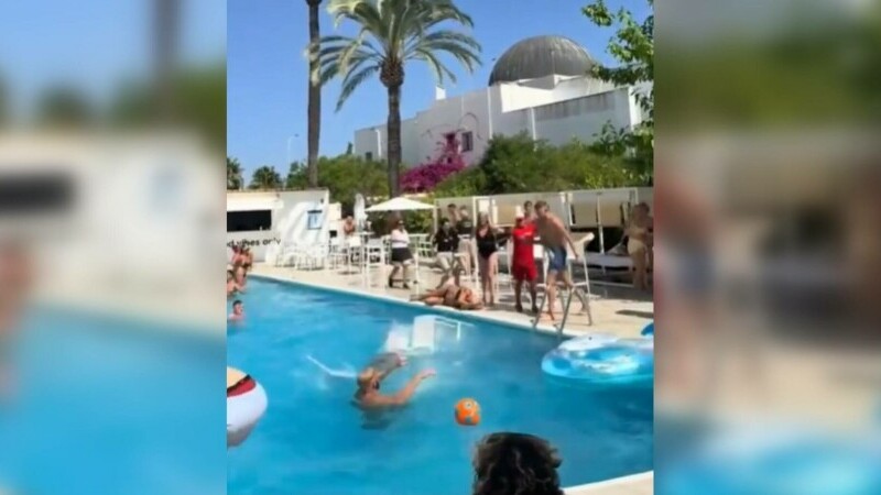 Bătaie piscină Ibiza