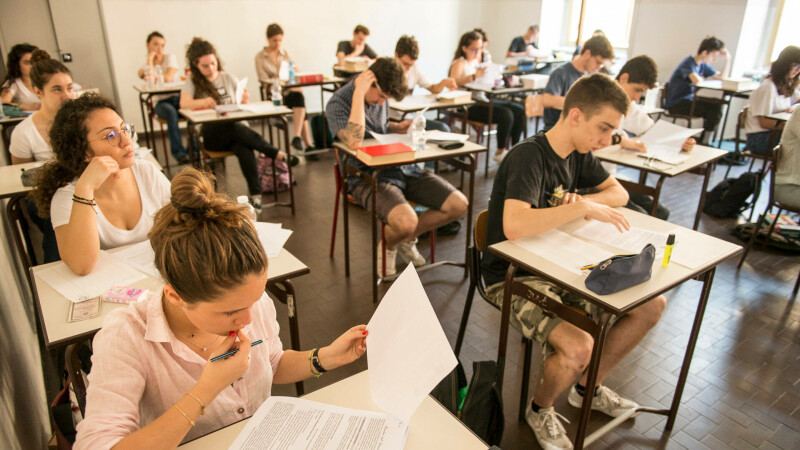 elevi la examen