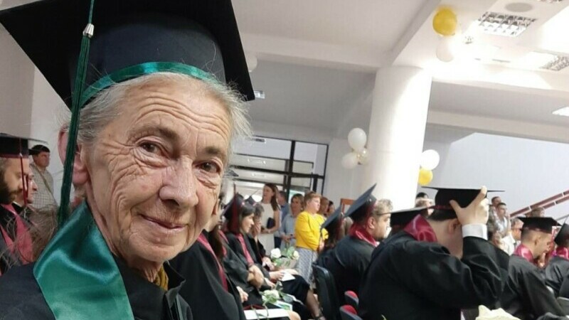 O femeie din Sfântu Gheorghe a absolvit facultatea la 73 de ani