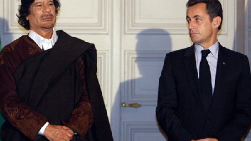 Muammar Gaddafi si Nicolas Sarkozy