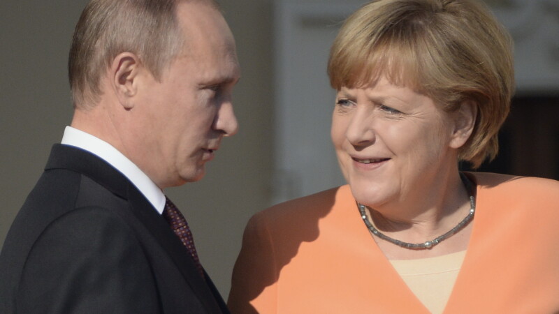 Vladimir Putin si Angela Merkel