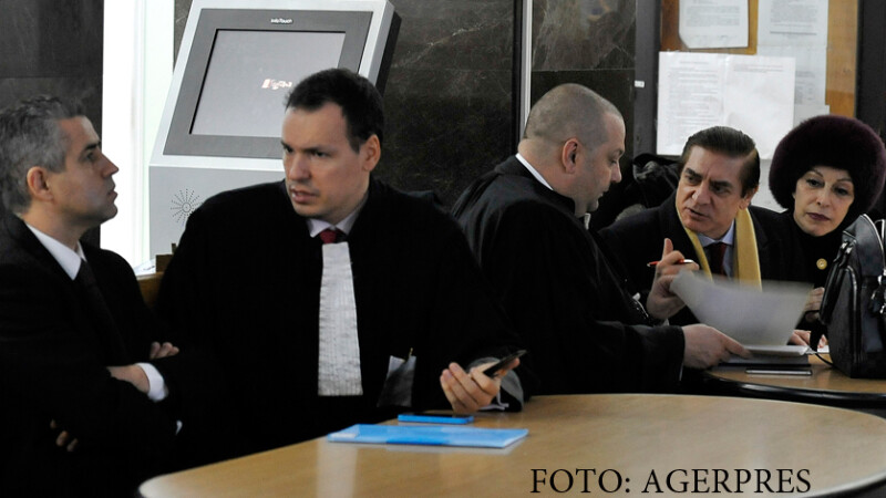 Omul de afaceri Remus Truica si printul Paul discuta cu avocatii, la sediul Inaltei Curti de Casatie si Justitie