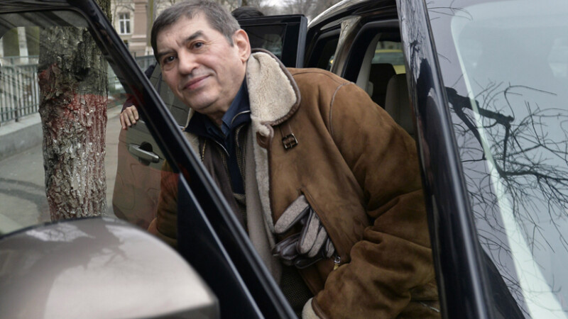 Fostul sef al Camerei de Comert, Mihail Vlasov, pleaca de la sediul Directiei Nationale Anticoruptie (DNA), dupa ce a fost audiat de procurori intr-un dosar in care este acuzat de trafic de influenta si abuz in serviciu