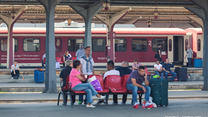 Gara de Nord, pasageri care asteapta trenul