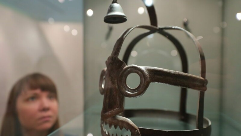 Colectionar de instrumente de tortura