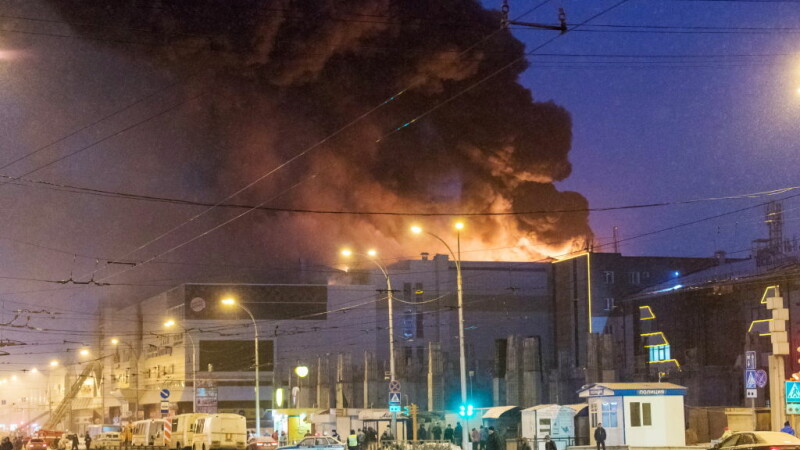 Incendiu la un mall din Rusia: cel puţin 37 de morţi