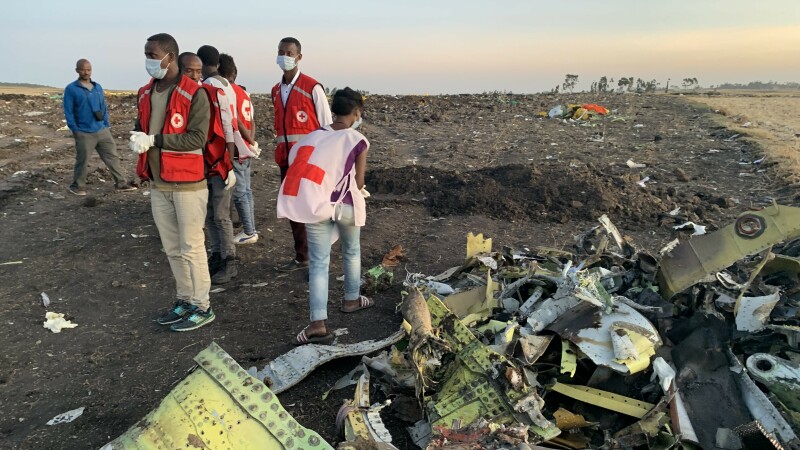 Rămășițele avionului Ethiopia Airlines, prăbușit duminică.