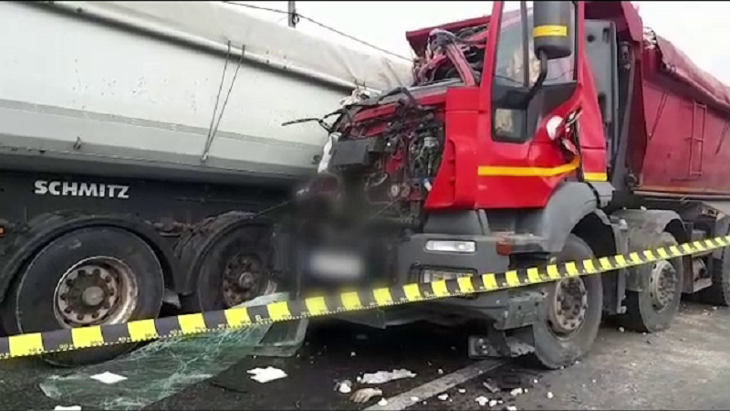 Accident cu 2 TIR-uri, în Argeș