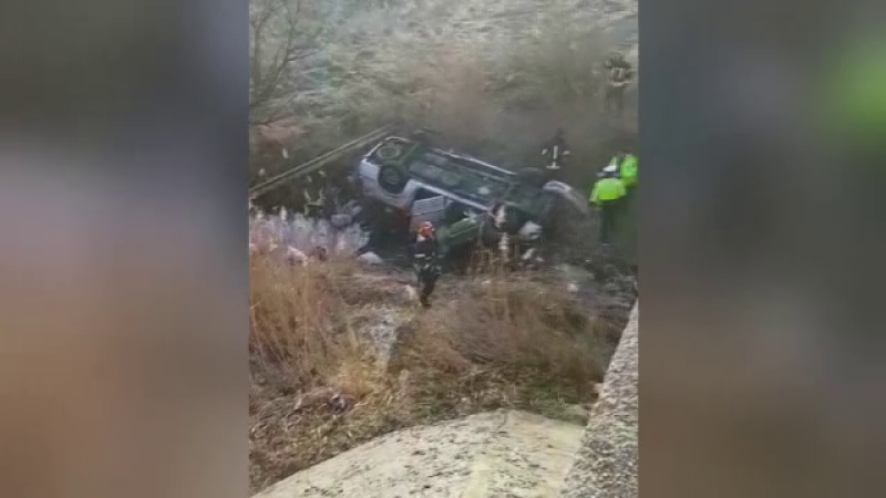 Maşină căzută în râu, pe DN13.