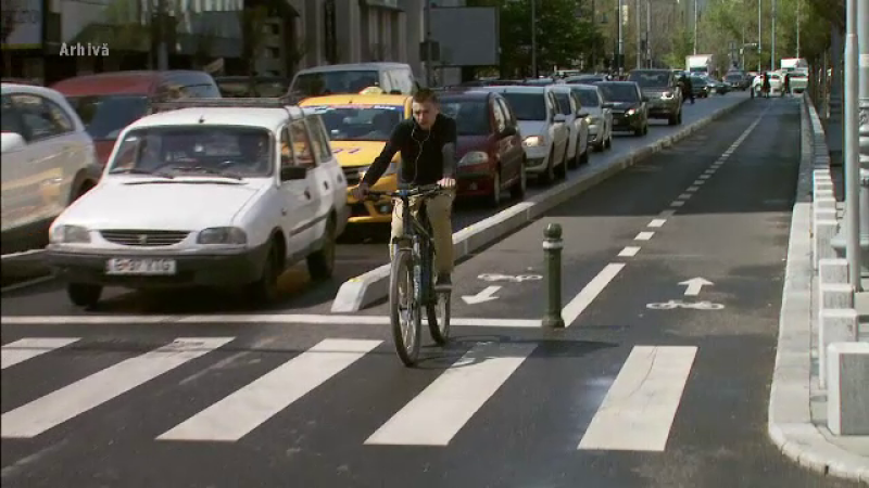 Englezii au „autostrăzi pentru biciclete”, iar cicliștii de la noi merg printre mașini