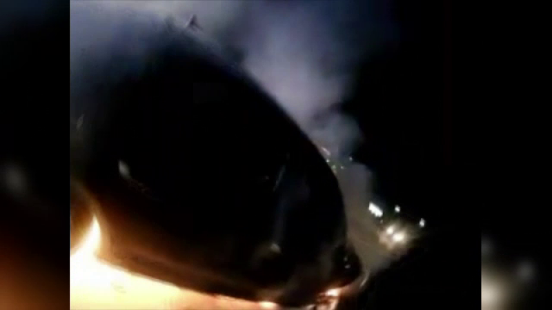 Şofer beat, salvat de poliţişti din maşina în flăcări