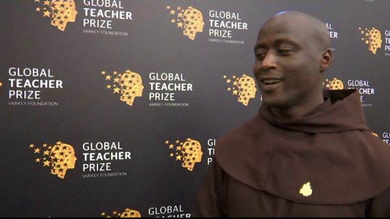 Un călugăr din Kenya a fost desemnat cel mai bun profesor din lume