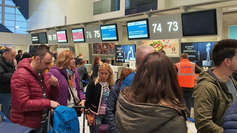 Mai multe curse Tarom apar anulate pe aeroportul Otopeni