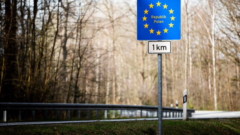 Uniunea Europeană decide azi dacă îşi închide graniţele externe pentru 30 de zile