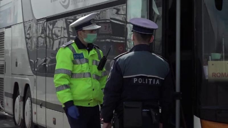 Autocar cu români care veneau din străinătate, oprit de polițiști
