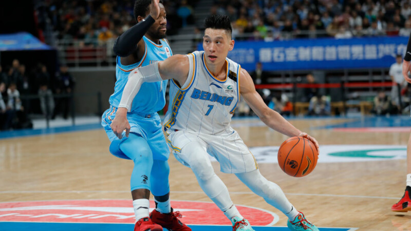 Starul NBA Jeremy Lin îl acuză pe Trump de rasism prin utilizarea termenului ”virus chinezesc”