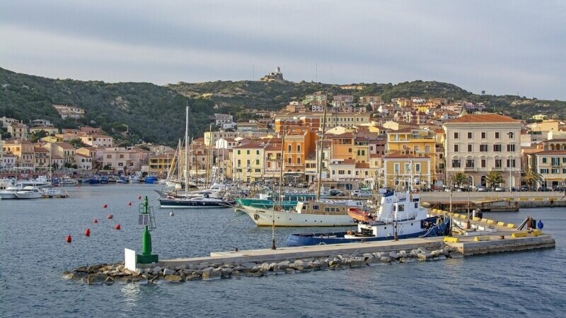 În timp ce Europa reintroduce restricții, o îndrăgită destinație turistică din Italia e aproape liberă de Covid