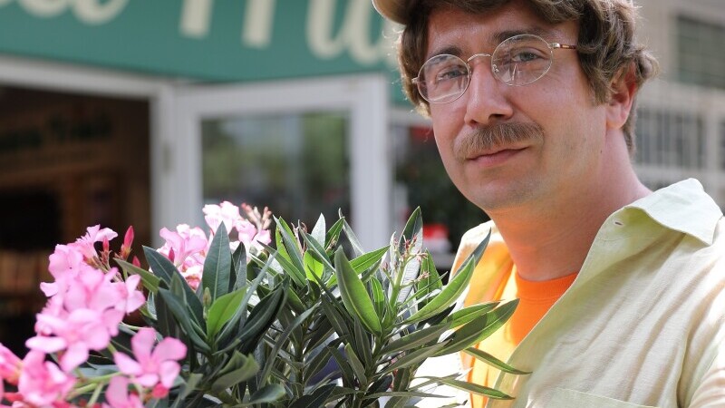 Protagonistul episodului Șef sub acoperire de marți, Mircea Săplăcan, directorul unui important lanț de florării