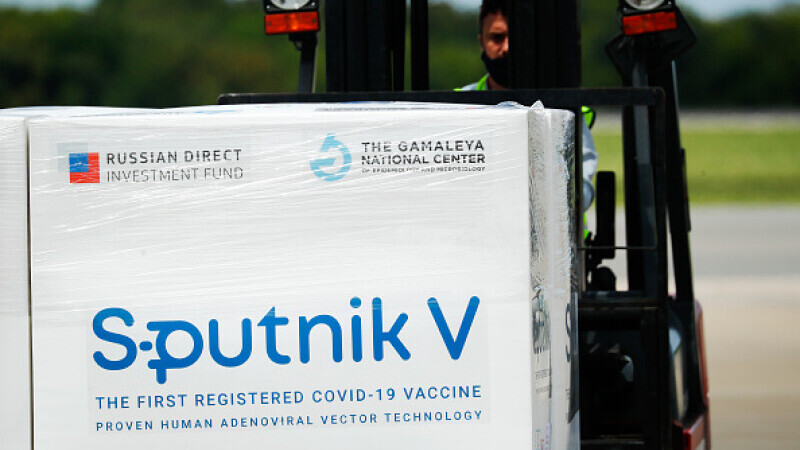 VIDEO. Slovacia a primit primul lot de vaccine Sputnik V. Țara are cea mai mare mortalitate din lume