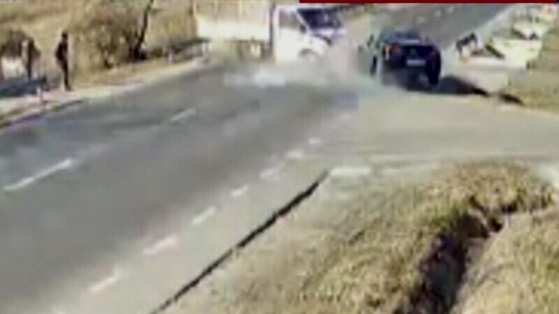 Accident grav la Pitești, produs de un șofer care nu s-a asigurat. Au fost rănite persoanele care circulau regulamentar
