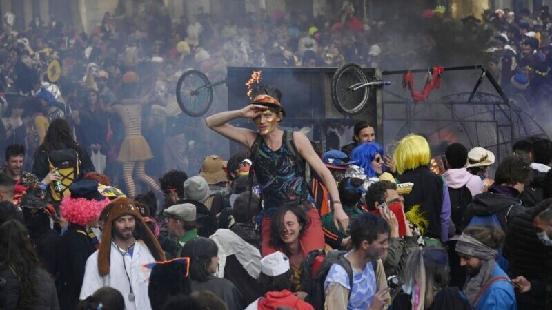 Carnaval neautorizat cu 6.500 de oameni, în Marsilia - 7