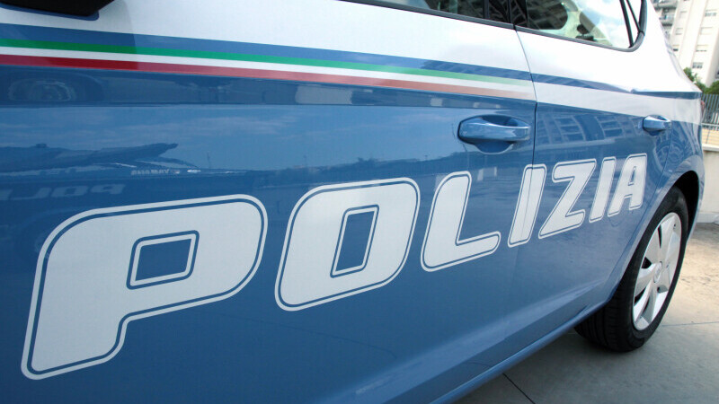 Un șofer de TIR italian și-a ucis accidental colegul român, trecând cu camionul peste el