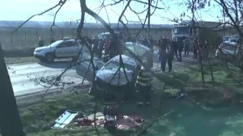 Grav accident în Dâmbovița, produs de un șofer de 75 de ani. Două persoane au murit