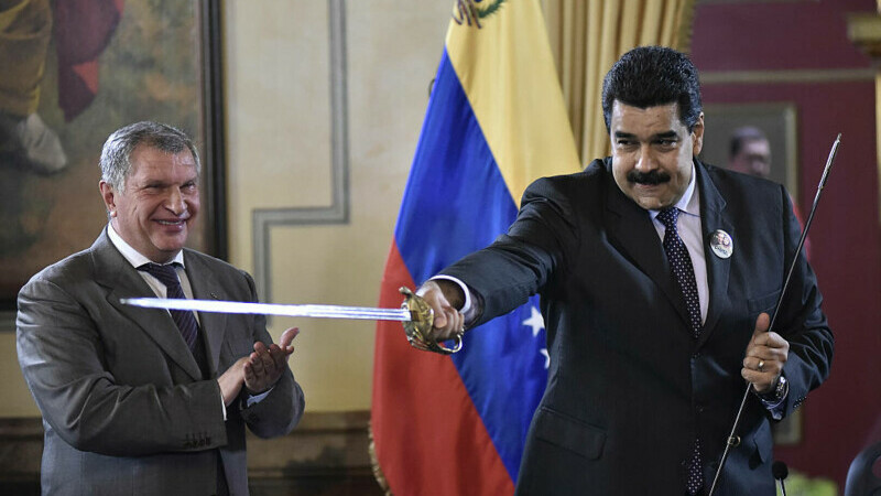 Americanii negociază dezghețarea relațiilor cu Venezuela, marele producător de petrol aliat cu Rusia lui Putin