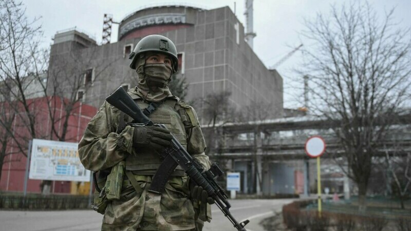 Soldat rus la centrala nucleara Zaporojie