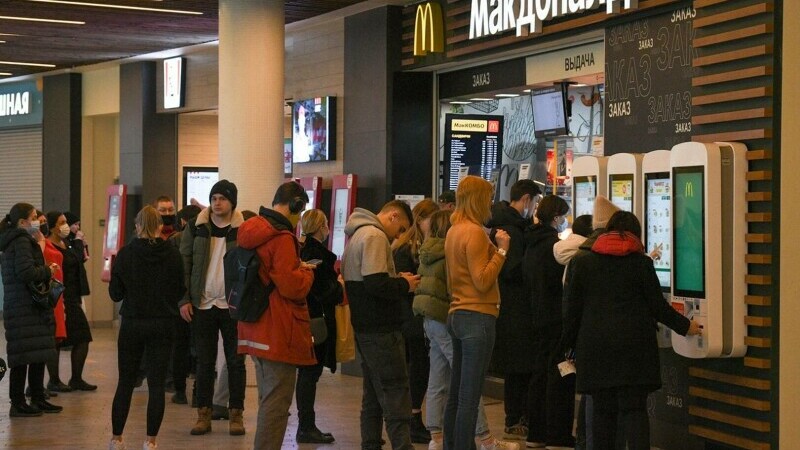 McDonald's: Închiderea restaurantelor din Rusia costă 50 mil dolari/lună, îi va plăti în continuare pe cei 62.000 de angajați